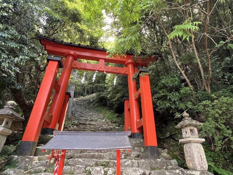 神倉神社(和歌山県新宮市)|538段の石段の先にある絶景とゴトビキ岩を徹底解説